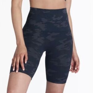 Like New SPANX Look At Me Now Bike Shorts